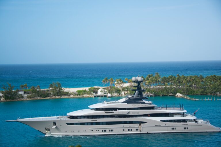 When Should You Take a Yacht Charter Vacation?