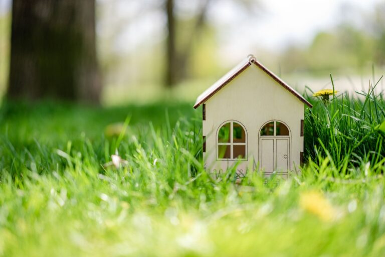 Top 5 Must-Have Gadgets For Living In A Tiny Home