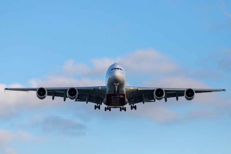What Types of Online Training Courses Are Available for Airbus A320?