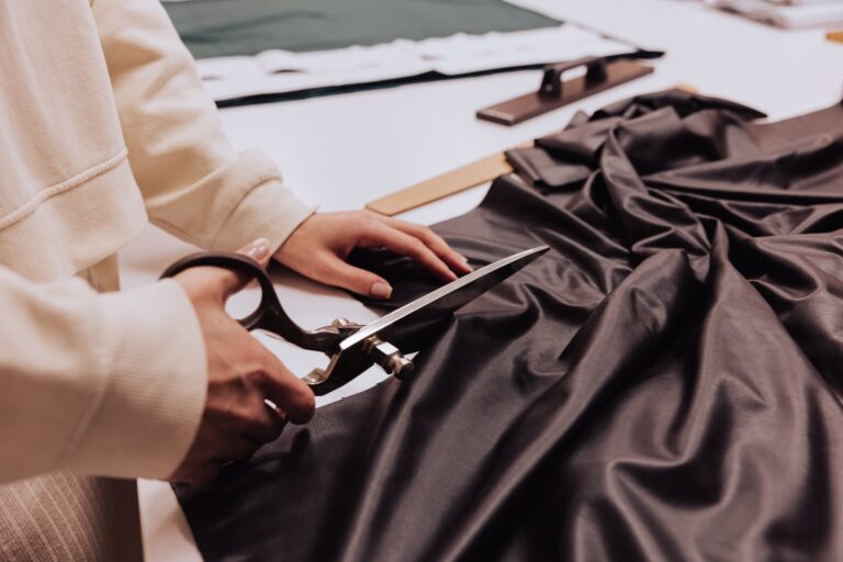 How to Choose the Right Fashion Design School for You