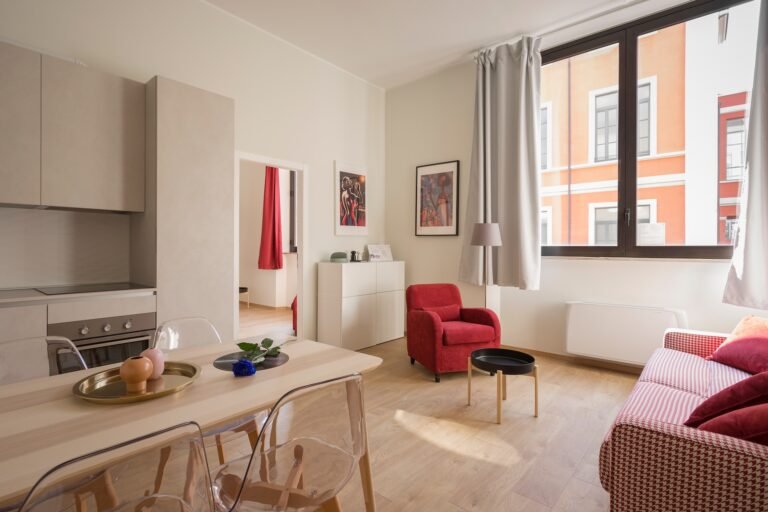Struggling To Move Into Your First Apartment? This Is What You Need To Know