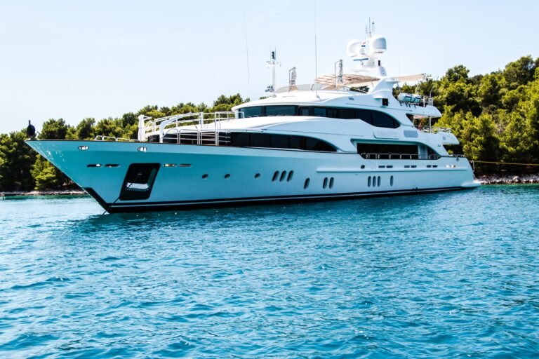 5 Reasons Why Yacht Rental is the Ultimate Luxury Experience
